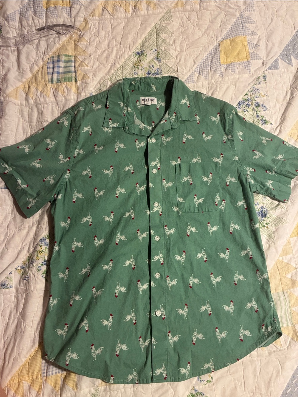 True Craft Green Rooster Print Short-Sleeve Button-Down Shirt